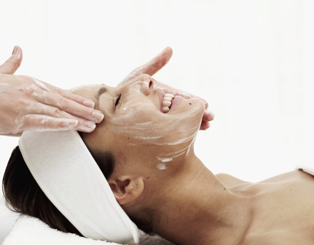 image of person receiving quickie facial